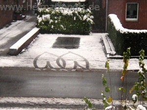 Zwei Herzen im Schnee