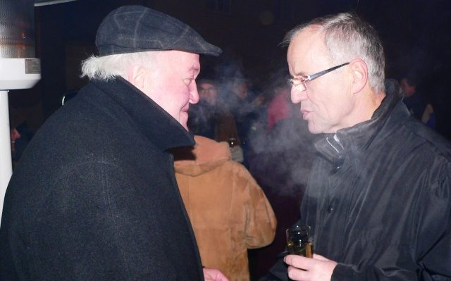 Pastor Barlage läutet die Glocken in Erle