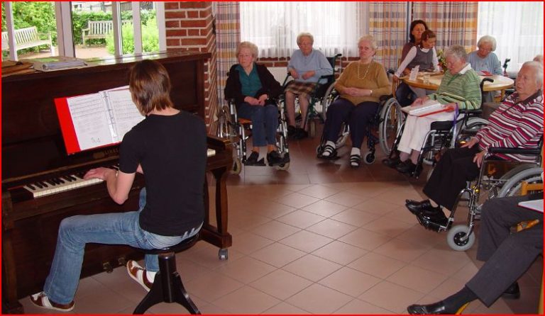 Kirchenchor erfreut die Bewohner des Seniorenhaus Raesfeld