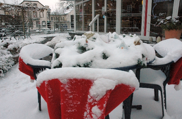 Wo ist die Skatrunde geblieben? Weihnachtsmänner haben ihre Mützen vergessen