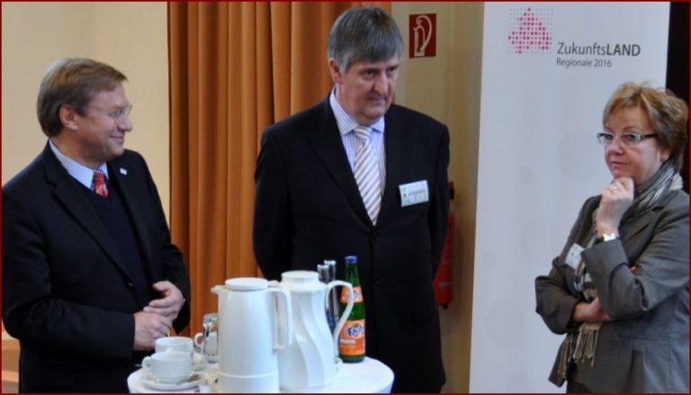 NRW-Wirtschaftsminister Harry. K. Voigtsberger lobt Nachbarschaftsberatung