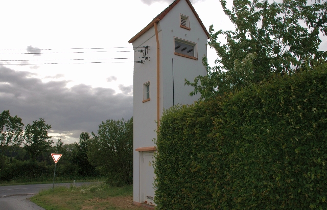 Altes Trafo-Häuschen in Uefte soll neues Zuhause für Eulen und Fledermäuse werden