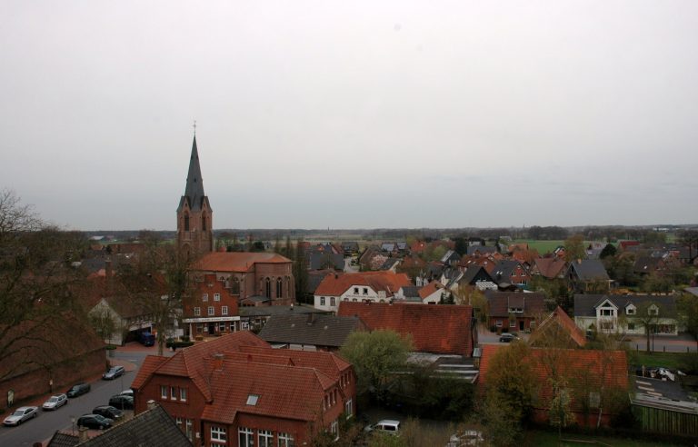 Neues Bauvorhaben an der St. Silvesterkirche führt zu Diskussionen im Dorf