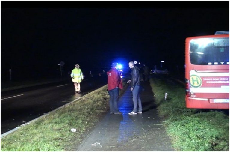 Verkehrsunfall zwischen Lkw und Linienbus
