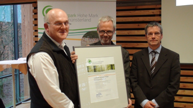 Auszeichnung der neuen Naturparkpartner in Raesfeld – Arno Brömmel und André Wachtmeister  aus Erle sind dabei