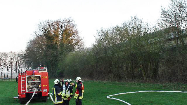Feuerwehr löscht Brand in der Ziegelei Menting
