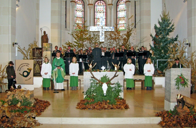 Uefte – buntes Herbstlaub am Altar