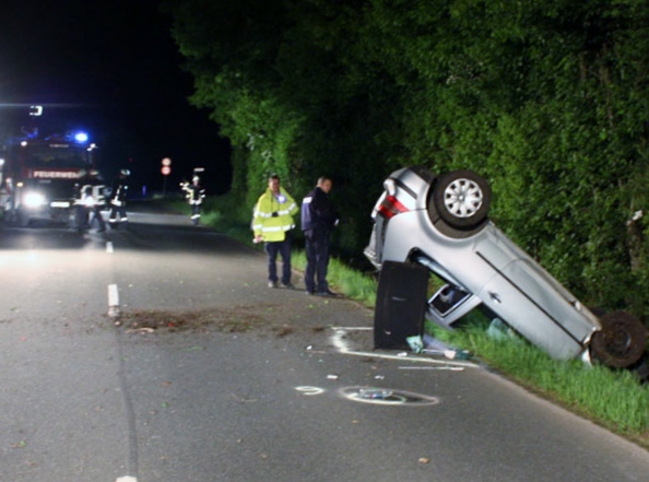 20-jähriger Pkw-Fahrer überschlug sich -Erler Straße