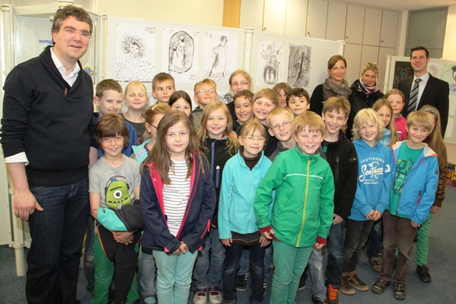 Ausstellung „art meets school“ in der Volksbank Raesfeld