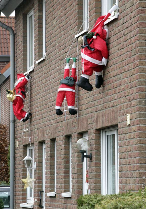 Durchhänger – Nikoläuse an der Kletterwand
