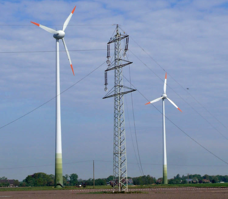Strommasten auf dem Feld in Raesfeld