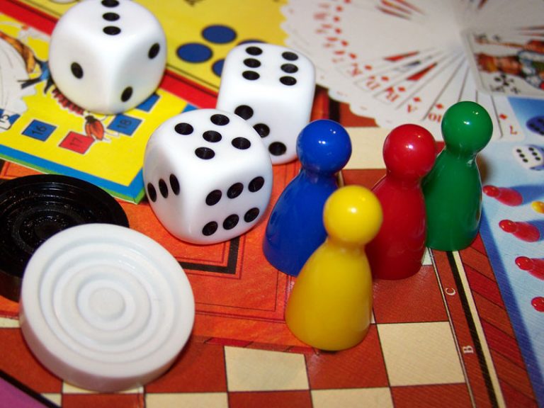Spielzeugmarkt in der Silvesterschule Erle