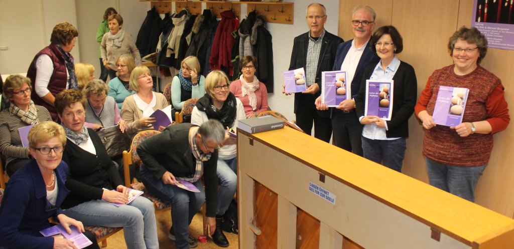 1128sr-Chorproben für Gemeinschaftskonzert in St. Martin02-pebo