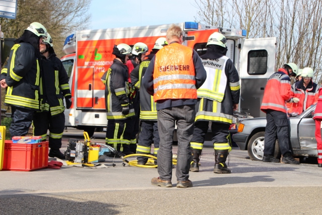 Unfall auf dem Helweg in Raesfeld – Personen eingeklemmt