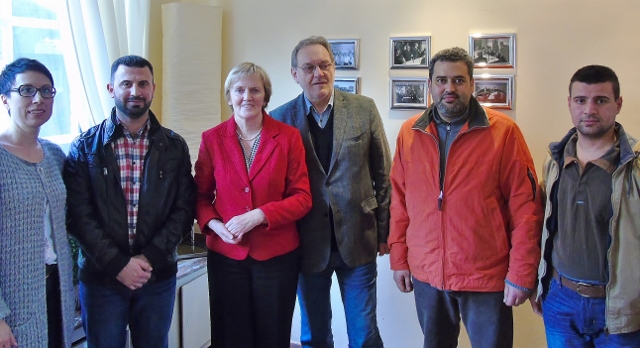 Foto. 3. v. l. Ursula Schulte, MdB und 4. v. l. Klaus Rybarczyk (640x348)