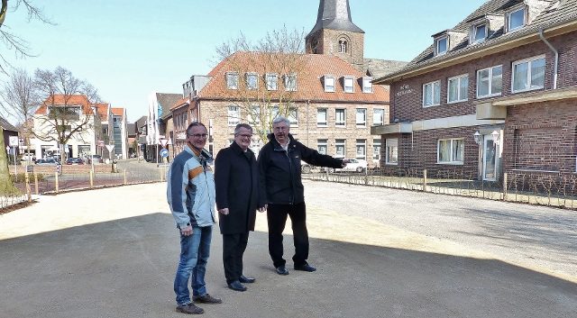 Neuer Parkplatz an der Leinenweberstraße in Raesfeld