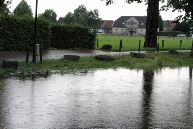 &Uuml;berschwemmung nach Unwetter Schloss Raesfeld und Freiheit
