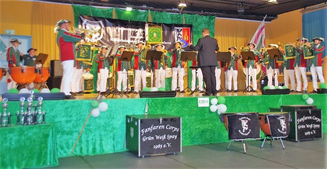 Fanfarencorps Raesfeld an der Spitze