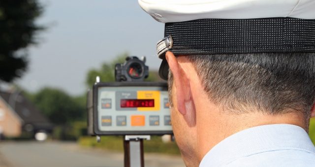 Polizei Geschwindigkeitskontrolle Blitze