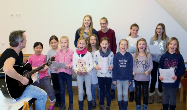 Mix aus Rock und Kirchenliedern – Nickelmann und sein Chor