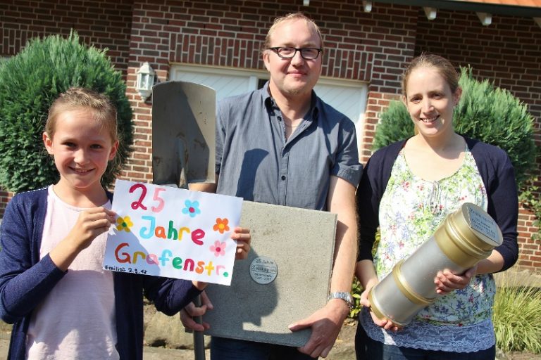 Nachbarschaft Grafenstraße vergräbt Zeitkapsel