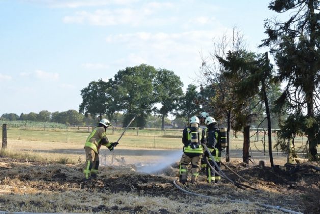 Strohballenpresse fing in Erle Feuer_Feuerwehr Raesfeld