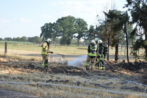 Strohballenpresse fing in Erle Feuer_Feuerwehr Raesfeld