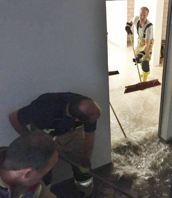 Starker Regen Feuerwehr Raesfeld im Einsatz