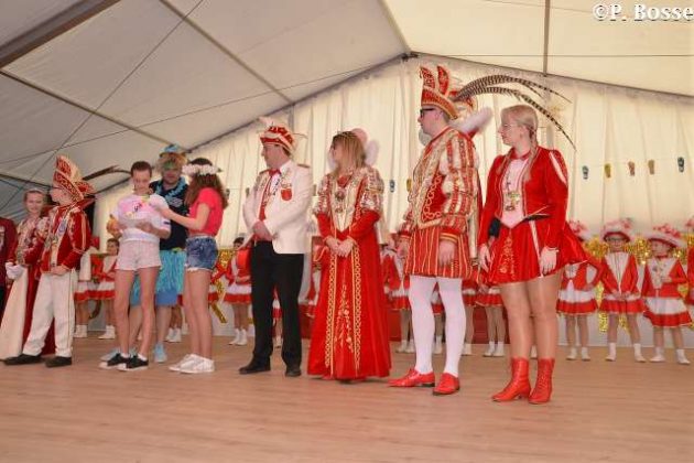 Super Stimmung beim Kinderkarneval des RRZ am Sonntag im Raesfelder Festzelt 2019