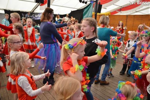 Super Stimmung beim Kinderkarneval des RRZ am Sonntag im Raesfelder Festzelt 2019