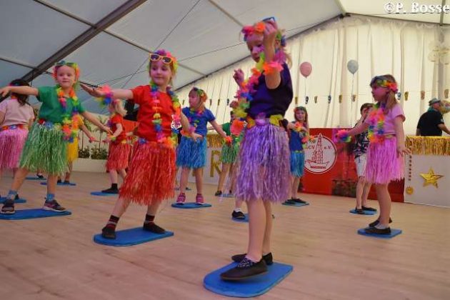 Super Stimmung beim Kinderkarneval des RRZ am Sonntag im Raesfelder Festzelt 2019