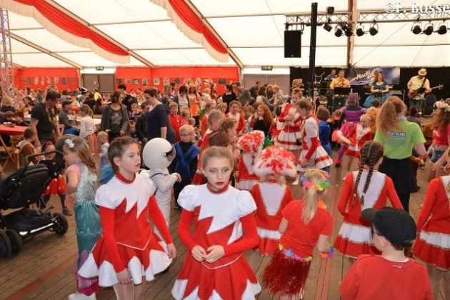 Super Stimmung beim Kinderkarneval des RRZ am Sonntag im Raesfelder Festzelt 2019