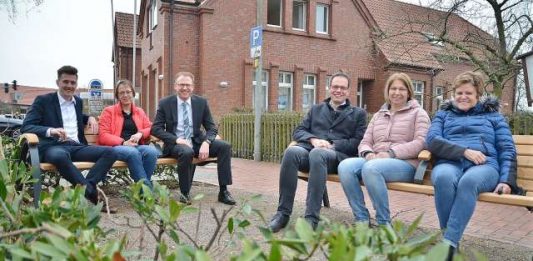 Neue Plauderbänke in Erle von Bürgerstiftung