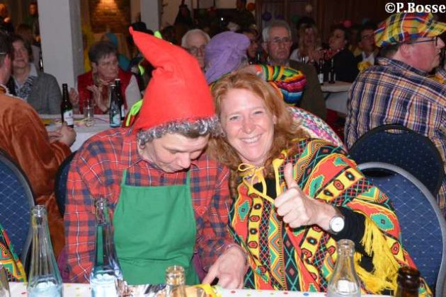 Homeraner Jecken feierten ausgelassen im Hecheltjens Hof