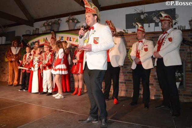 Homeraner Jecken feierten ausgelassen im Hecheltjens Hof
