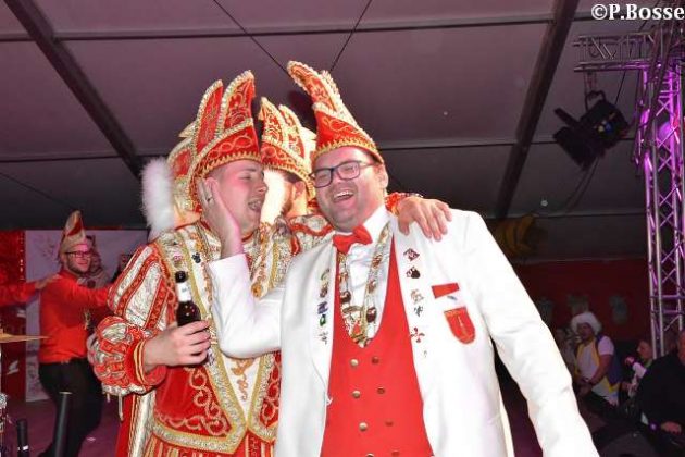 Super Stimmung im Festzelt bei der gro&szlig;en RCV Party Schr&auml;glage 5.0 mit Peter Wachel