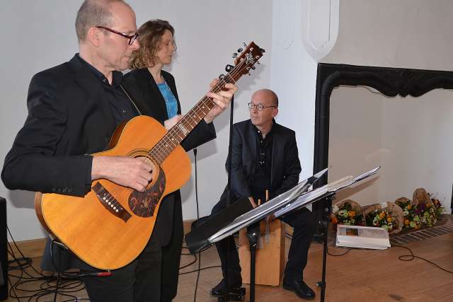 musikalischer Begleitung von „A Village Voice“