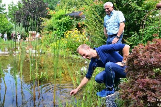 Uli und Karl-Heinz Baumeister am Schwimmteich