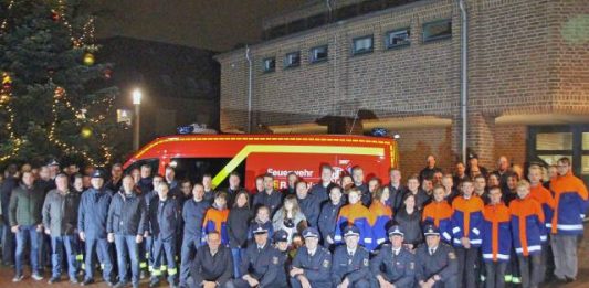 Einweihung Feuerwehrfahrzeug Löschzug Erle
