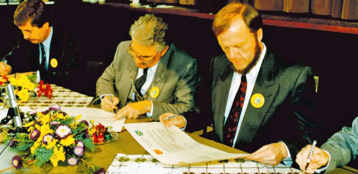 1986-Unterzeichnung-der-Partnerschaftsurkunde Raesfeld und Wehl Niederlande