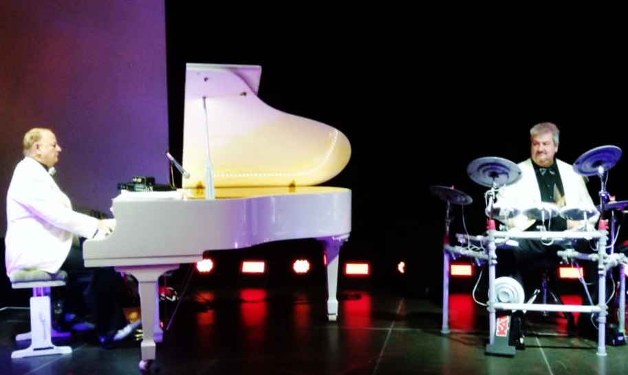 Raesfeld in Sommerlaune im Adelheidspargelhaus mit Pianist Thomas Andras