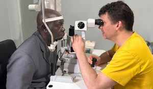 Augenarzt-Dr.-Gerl-Uganda-Eye-Camp