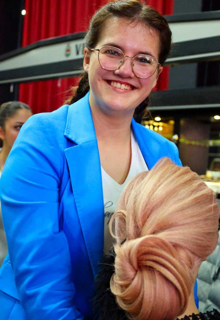 Lisa-Schwering-gewinnt-Frisurenwettbewerb-in-Kalkar-2023