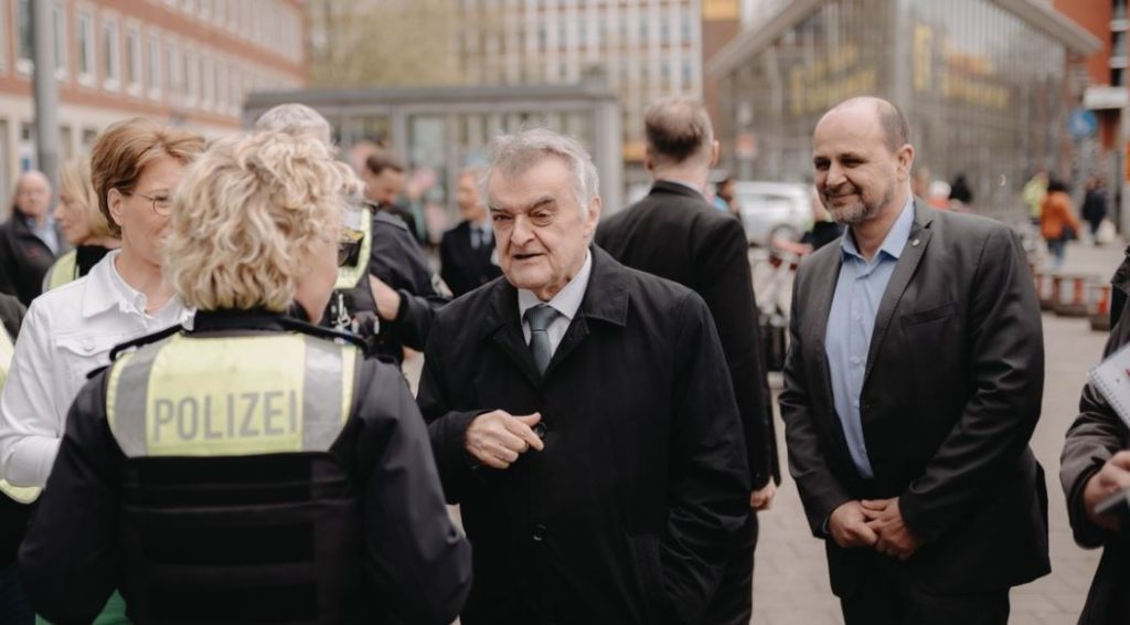 Auf ein Coffee mit Minister Reul