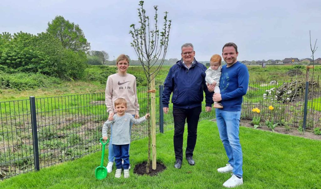 Obstbaumpflanzaktion-Neubaugebiet-Raesfeld-van-Gent-Straße