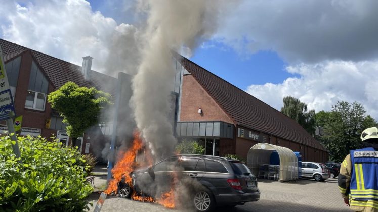 Auto brennt in Erle völlig aus