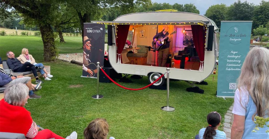 Raesfeld-in-Sommerlaune-bei-Lieb-und-Wert-mit-Lou-Dynia