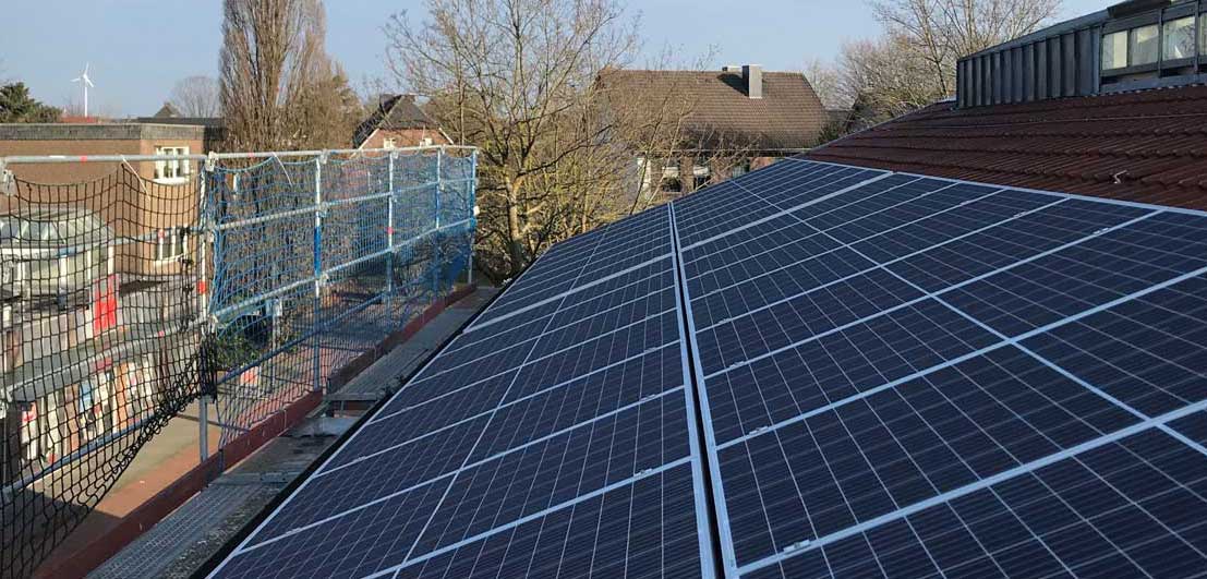 Installation-der-Photovoltaik-Rathaus-Raesfeld