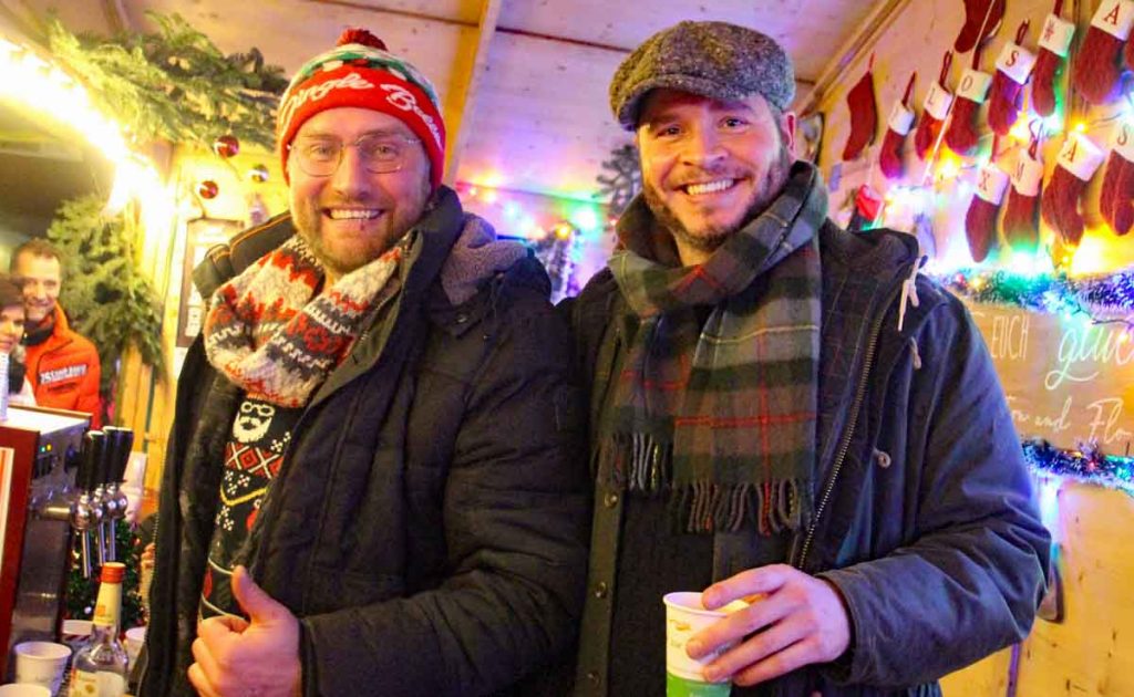 Dorfwirt Anton Braun und Florian Glüh dich glück Adventsmarkt Raesfeld