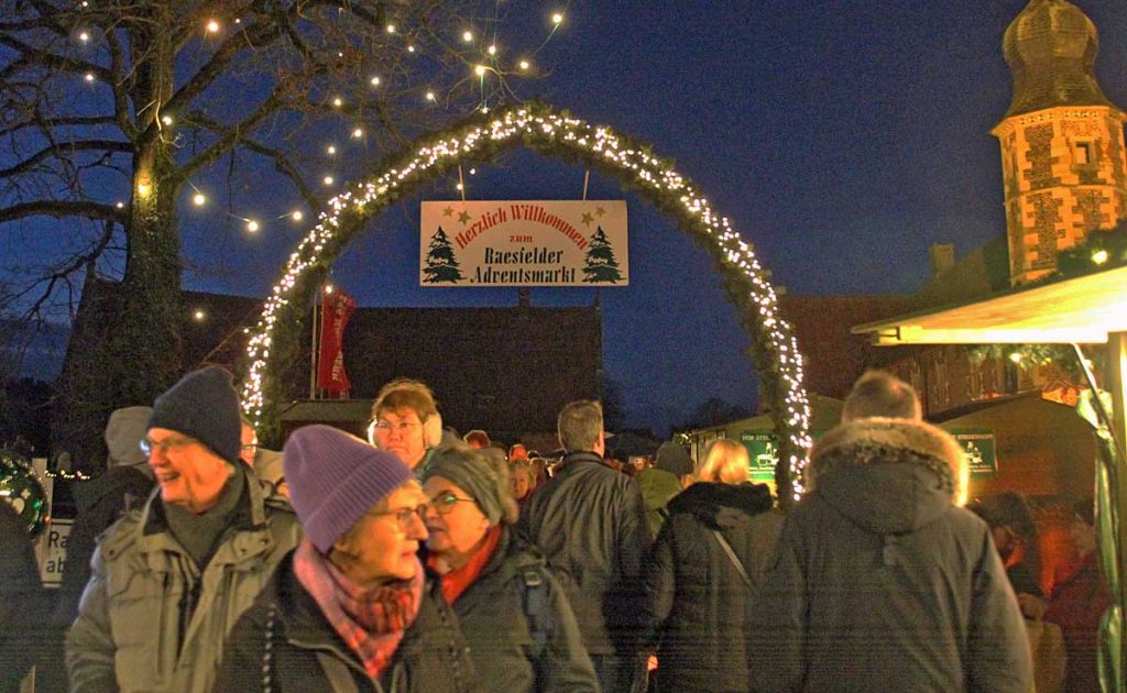 So schön war der Raesfelder Adventsmarkt am Schloss Raesfeld 2024